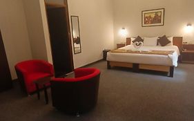 Colonial Plaza Hotel